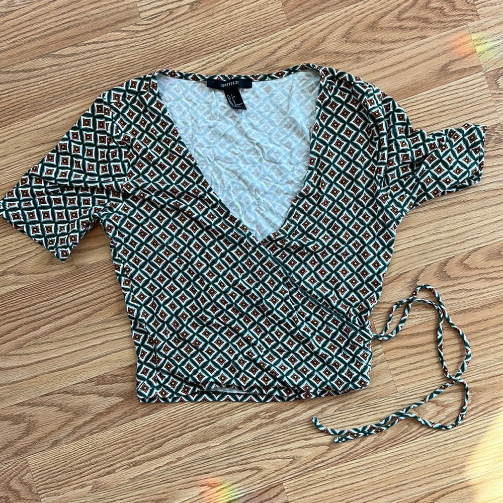 Forever 21 V-neck cropped Tee with side Ties
